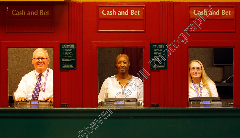 Breeders -Cup-0001 
 Ready to take your bets at The Breeders' Cup
Santa Anita 3 Nov 2023 - Pic Steven Cargill / Racingfotos.com