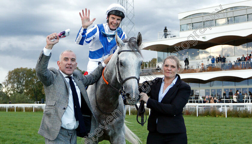 Thundering-Blue-0015 
 THUNDERING BLUE (Fran Berry) with owner Clive Washbourn after The Stockholm Cup International
Bro Park, Sweden 23 Sep 2018 - Pic Steven Cargill / Racingfotos.com