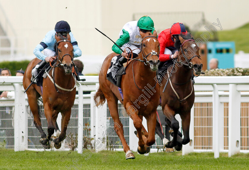 Bakeel-0004 
 BAKEEL (centre, Jack Mitchell) beats WHISTLE AND FLUTE (right) in The Royal Ascot Two-Year-Old Trial Conditions Stakes
Ascot 27 Apr 2022 - Pic Steven Cargill / Racingfotos.com