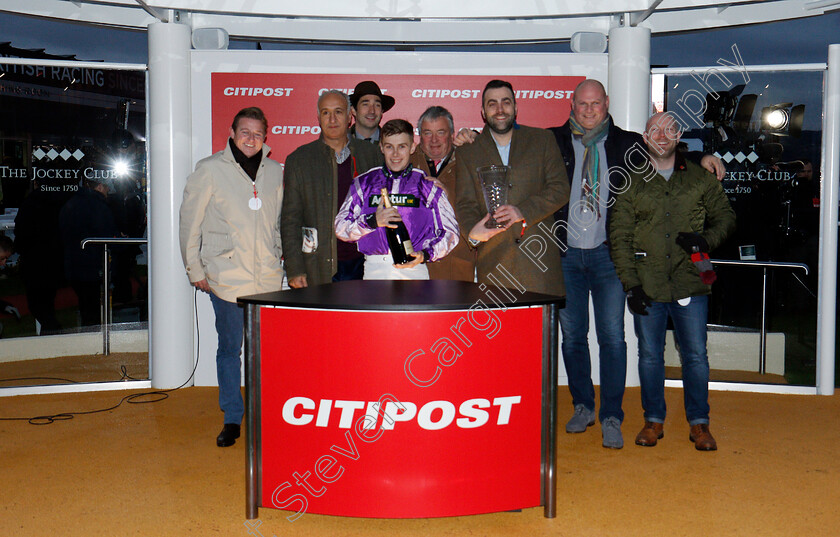 Arthurs-Gift-0006 
 Presentation for The Citipost Handicap Hurdle won by ARTHUR'S GIFT Cheltenham 15 Dec 2017 - Pic Steven Cargill / Racingfotos.com