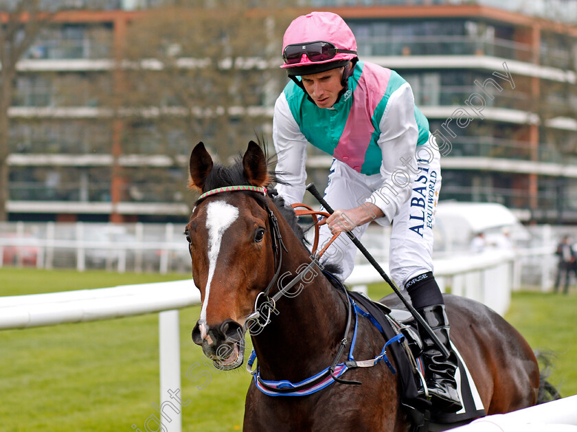 Mapped-0001 
 MAPPED (Ryan Moore) Newbury 21 Apr 2018 - Pic Steven Cargill / Racingfotos.com