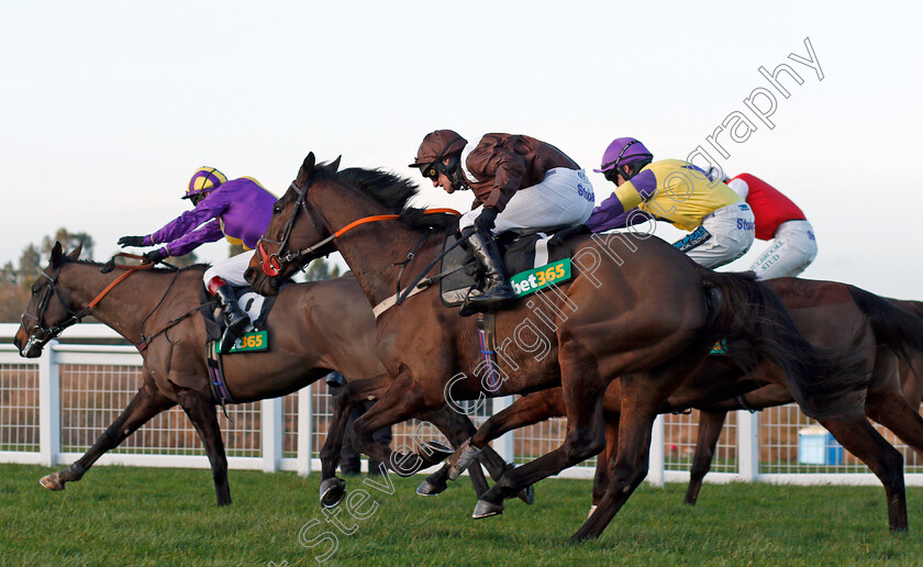 Domaine-De-L Isle-0005 
 DOMAINE DE L'ISLE (centre, David Bass) wins The Bet365 Handicap Chase
Ascot 18 Jan 2020 - Pic Steven Cargill / Racingfotos.com