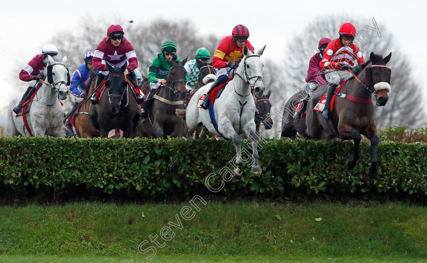 Vanillier-and-Escaria-Ten-0001 
 VANILLIER (centre, Jonathan Burke) with ESCARIA TEN (right, James Best)
Cheltenham 13 Dec 2024 - Pic Steven Cargill / Racingfotos.com