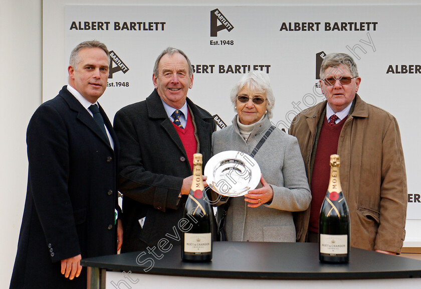 Kilbricken-Storm-0005 
 Presentation for The Albert Bartlett Novices Hurdle won by KILBRICKEN STORM Cheltenham 16 Dec 2017 - Pic Steven Cargill / Racingfotos.com