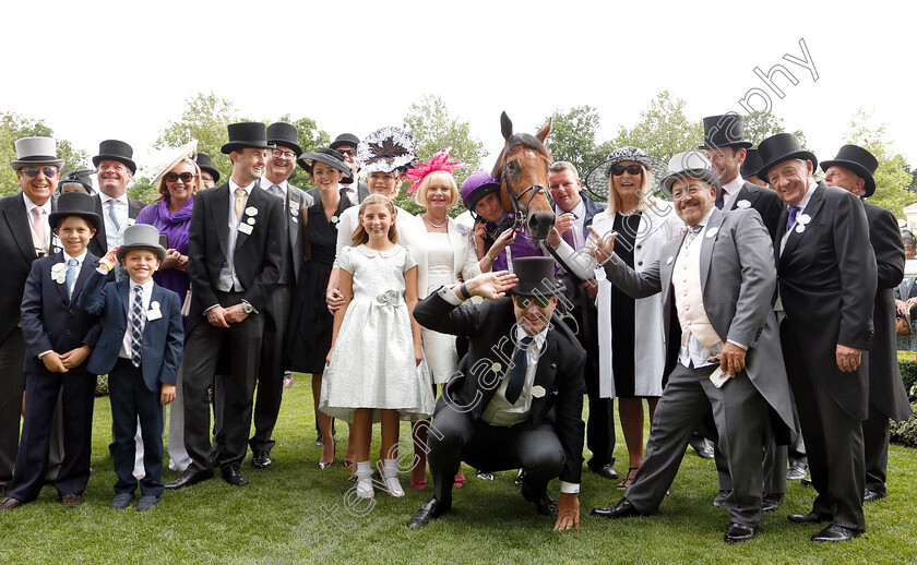 Merchant-Navy-0013 
 MERCHANT NAVY (Ryan Moore) with owners after The Diamond Jubilee Stakes
Royal Ascot 23 Jun 2018 - Pic Steven Cargill / Racingfotos.com