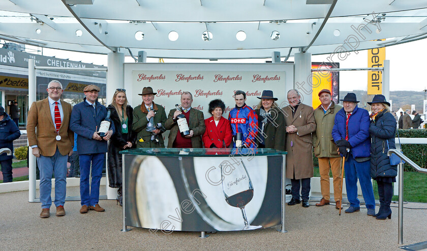 Diesel-D Allier-0009 
 Presentation for The Glenfarclas Crystal Cup Cross Country Handicap Chase won by DIESEL D'ALLIER
Cheltenham 10 Dec 2021 - Pic Steven Cargill / Racingfotos.com