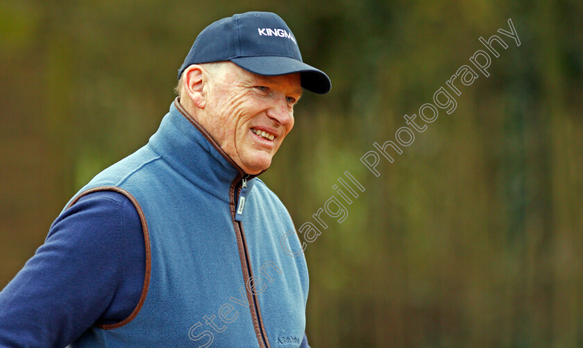 John-Gosden-0019 
 John Gosden watches his string return from the gallops in Newmarket 23 Mar 2018 - Pic Steven Cargill / Racingfotos.com