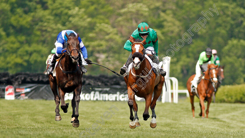 Sarah-Joyce-0003 
 SARAH JOYCE (right, Jack Doyle) beats INVERNESS (left) in The Margaret Currey Henley Hurdle, Percy Warner Park, Nashville 12 May 2018 - Pic Steven Cargill / Racingfotos.com