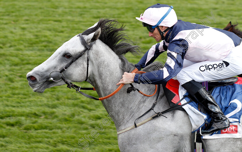 Lord-Glitters-0006 
 LORD GLITTERS (Daniel Tudhope) wins The Sky Bet & Symphony Group Strensall Stakes
York 25 Aug 2018 - Pic Steven Cargill / Racingfotos.com