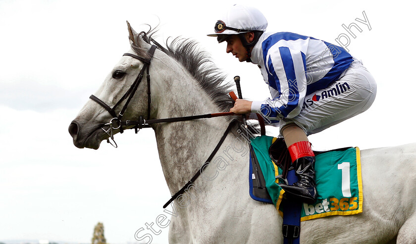 Thundering-Blue-0001 
 THUNDERING BLUE (Andrea Atzeni)
Sandown 26 Apr 2019 - Pic Steven Cargill / Racingfotos.com