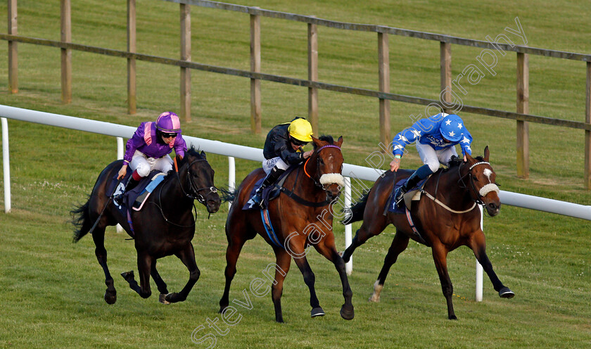 The-Cruising-Lord-0001 
 THE CRUISING LORD (centre, Luke Morris) beats PEERLESS (left) and YIMOU (right) in The Visit Attheraces.com/marketmovers Handicap
Bath 23 Jun 2021 - Pic Steven Cargill / Racingfotos.com