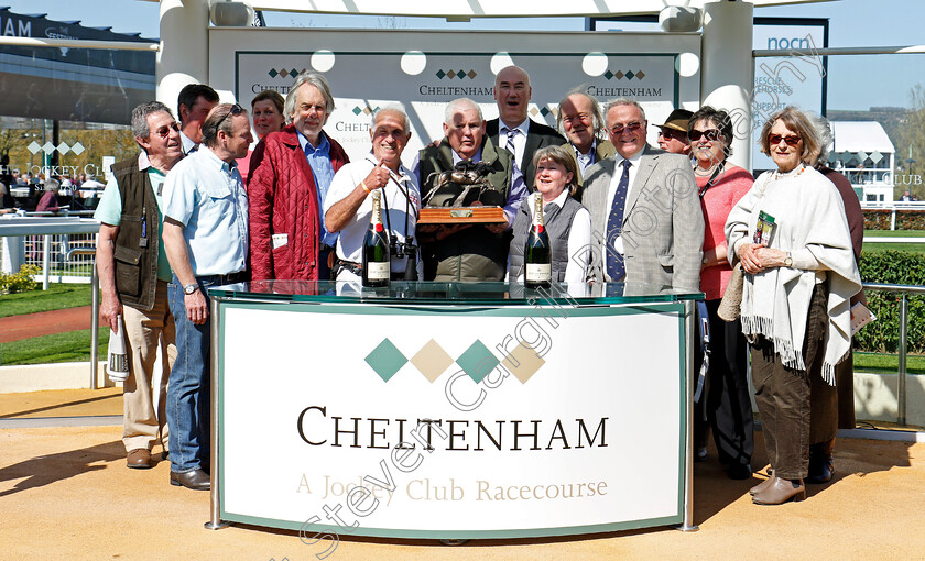 Champagne-Express-0007 
 Presentation for The Kingston Stud Supporting Greatwood Handicap Hurdle Cheltenham 18 Apr 2018 - Pic Steven Cargill / Racingfotos.com