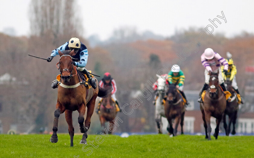 Edwardstone-0006 
 EDWARDSTONE (Tom Cannon) wins The Betfair Tingle Creek Chase
Sandown 3 Dec 2022 - Pic Steven Cargill / Racingfotos.com