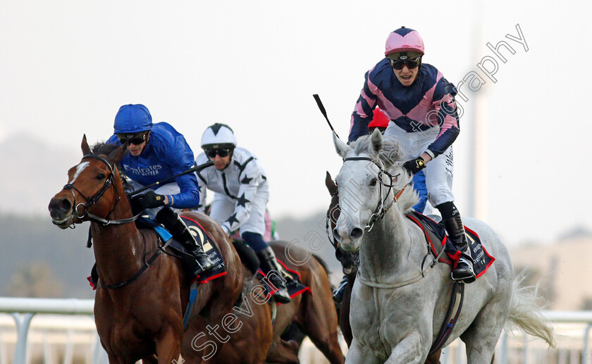 Lord-Glitters-0002 
 LORD GLITTERS (right, Jason Watson) beats BARNEY ROY (left) in The Bahrain International Trophy
Sakhir Racecourse, Bahrain 19 Nov 2021 - Pic Steven Cargill / Racingfotos.com