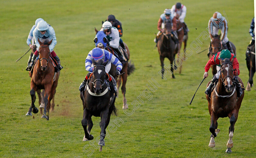 Masked-Identity-0003 
 MASKED IDENTITY (left, Josephine Gordon) beats GODDESS OF FIRE (right) in The 888sport Bet 10 Get 30 Handicap
Newmarket 29 Oct 2021 - Pic Steven Cargill / Racingfotos.com