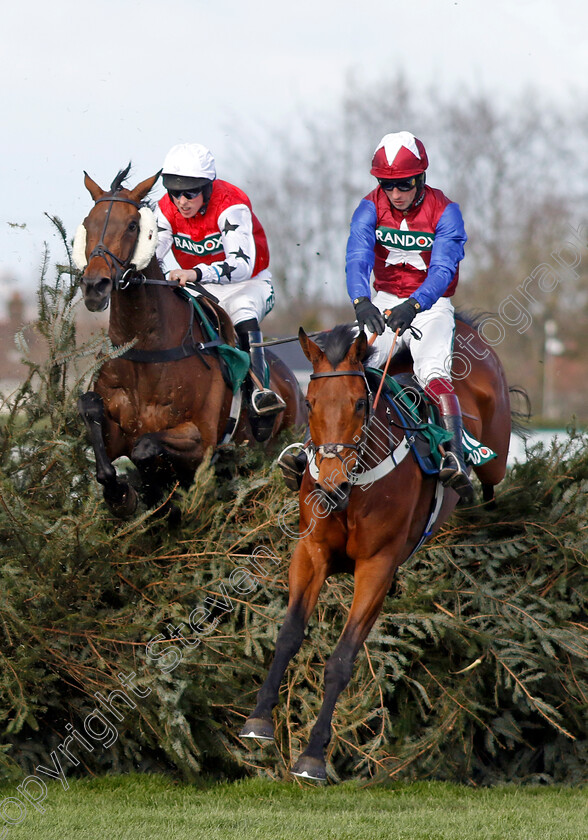 Famous-Clermont-0001 
 FAMOUS CLERMONT (right, William Biddick) beats BENNYS KING (left) in The Randox Foxhunters Chase
Aintree 13 Apr 2023 - Pic Steven Cargill / Racingfotos.com