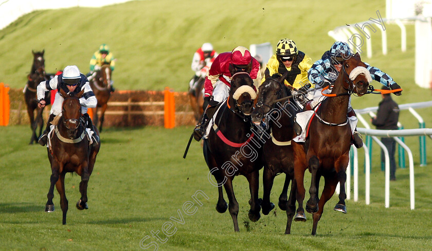 Thomas-Darby-0001 
 THOMAS DARBY (right, Richard Johnson) beats ELIXIR DE NUTZ (2nd right) and BANG ON FRANKIE (centre) in The Foundation Developments Ltd Maiden Hurdle
Cheltenham 26 Oct 2018 - Pic Steven Cargill / Racingfotos.com