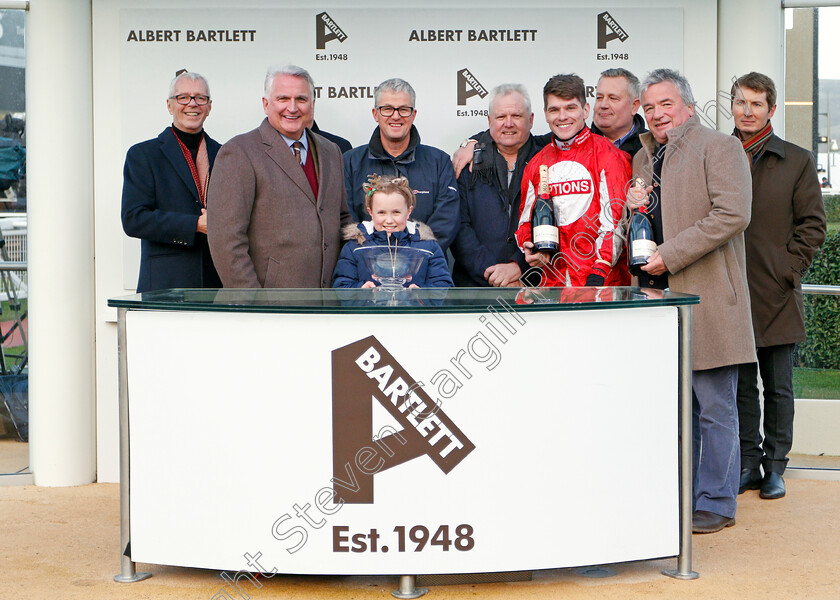 Redford-Road-0010 
 Presentation to the Options O Syndicate, Nigel Twiston-Davies and Jamie Bargary for The Albert Bartlett Novices Hurdle won by REDFORD ROAD
Cheltenham 14 Dec 2019 - Pic Steven Cargill / Racingfotos.com