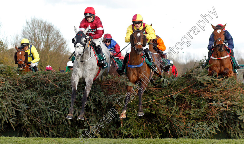 Coko-Beach-and-Freewheelin-Dylan-0002 
 COKO BEACH (left, Jonjo O'Neill) with FREEWHEELIN DYLAN (right, Ricky Doyle) in the Randox Grand National 
Aintree 9 Apr 2022 - Pic Steven Cargill / Racingfotos.com