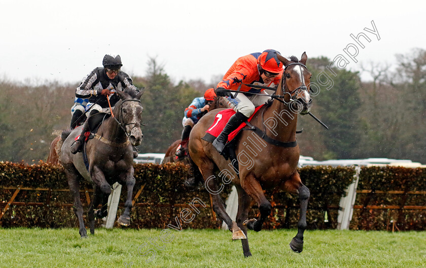 Honky-Tonk-Highway-0002 
 HONKY TONK HIGHWAY (Harry Skelton) wins The Betfair Exchange Claremont Novices Hurdle
Sandown 7 Dec 2024 - Pic Steven Cargill / Racingfotos.com