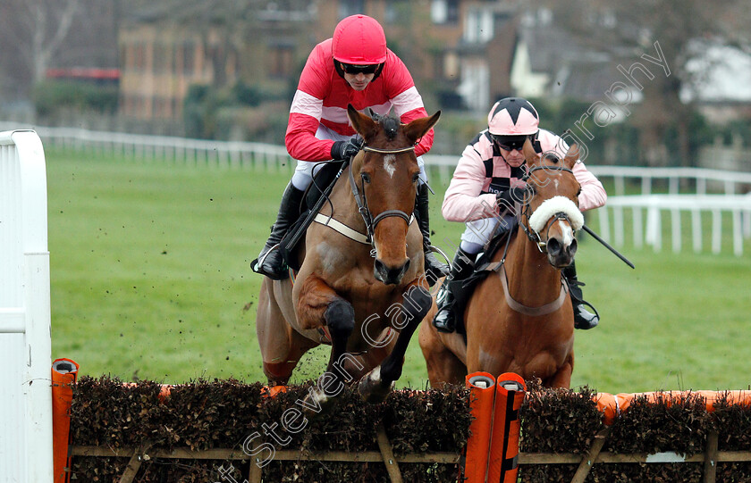 Laurina-0005 
 LAURINA (Ruby Walsh) wins The Unibet Mares Hurdle
Sandown 5 Jan 2019 - Pic Steven Cargill / Racingfotos.com