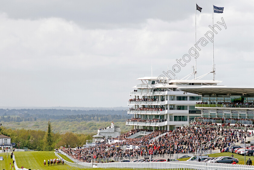 Epsom-0002 
 Horses race towards the finish in the opening race of the season at Epsom, the Investec Asset Finance Handicap won by BAHAMIAN SUNRISE Epsom 25 Apr 2018 - Pic Steven Cargill / Racingfotos.com