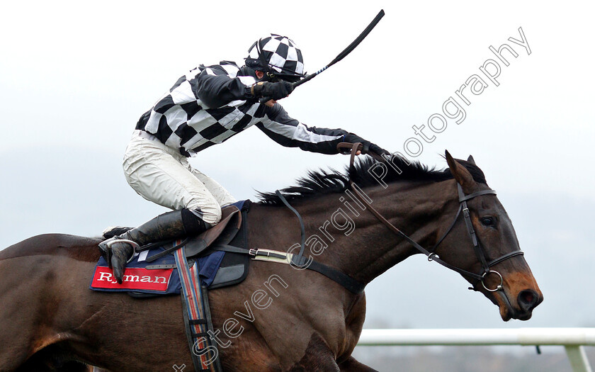 Drovers-Lane-0005 
 DROVERS LANE (Sean Bowen) wins The Ryman Novices Chase
Cheltenham 15 Dec 2018 - Pic Steven Cargill / Racingfotos.com