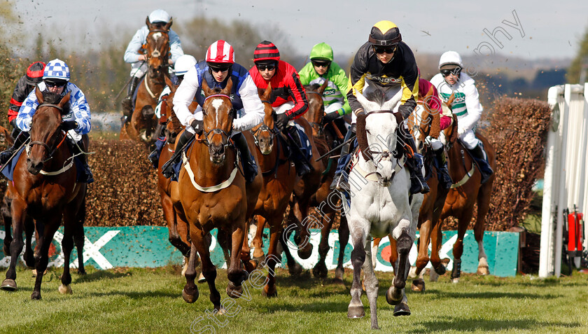 Eldorado-Allen-and-Shakem-Up arry-0001 
 ELDORADO ALLEN (right, Brendan Powell) with SHAKEM UP'ARRY (centre, Luca Morgan)
Aintree 15 Apr 2023 - Pic Steven Cargill / Racingfotos.com