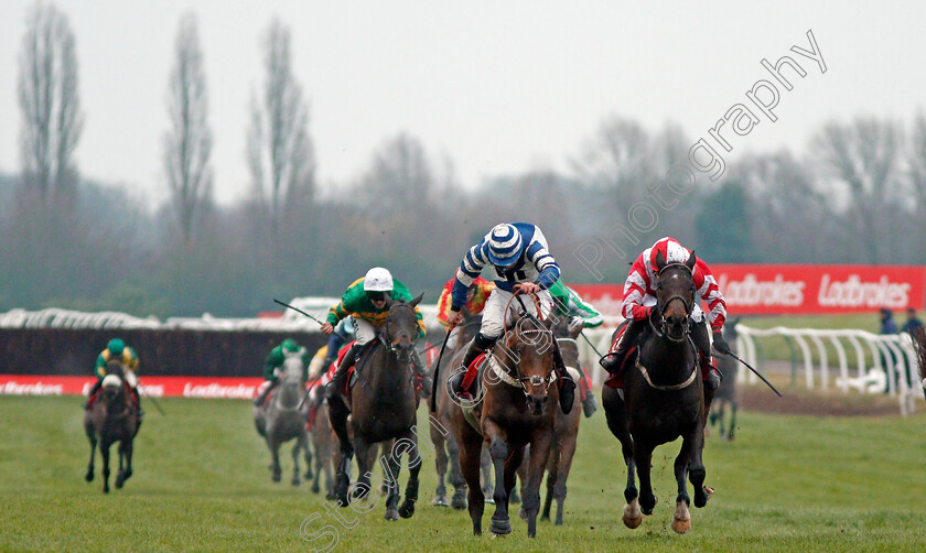 Total-Recall-0011 
 TOTAL RECALL (right, Paul Townend) beats WHISPER (centre) in The Ladbrokes Trophy Chase Newbury 2 Dec 2017 - Pic Steven Cargill / Racingfotos.com