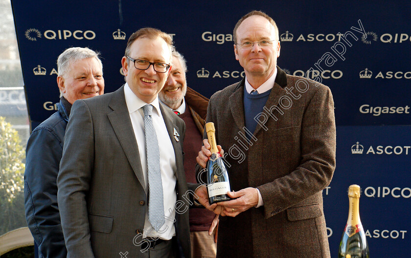 Le-Patriote-0008 
 Presentation for The Ascot Spring Garden Show Handicap Hurdle Ascot 17 Feb 2018 - Pic Steven Cargill / Racingfotos.com