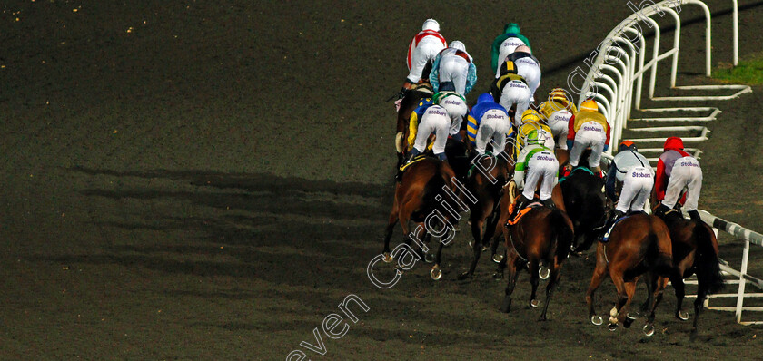 Kempton-0001 
 Racing out towards the back straight at Kempton 4 Oct 2017 - Pic Steven Cargill / Racingfotos.com