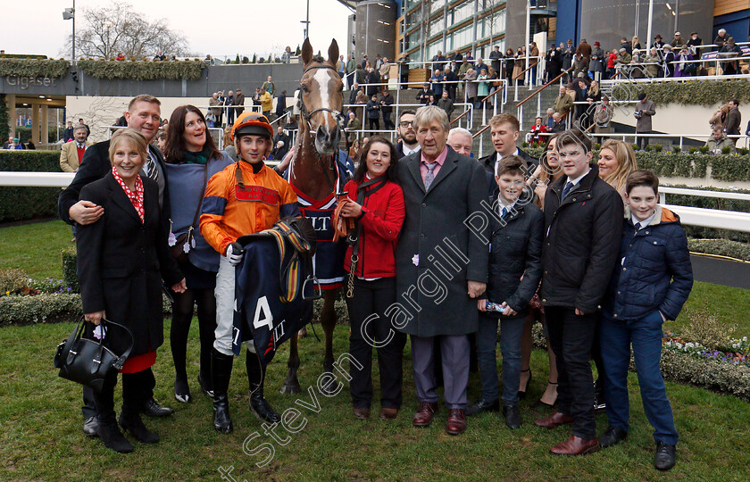 Sam-Spinner-0017 
 SAM SPINNER (Joe Colliver) and owners after The JLT Reve De Sivola Long Walk Hurdle Ascot 23 Dec 2017 - Pic Steven Cargill / Racingfotos.com