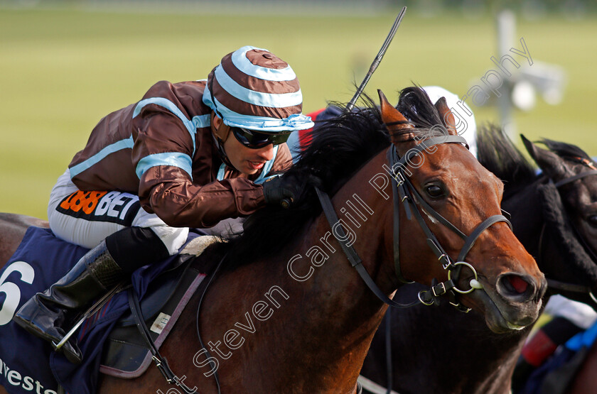 Corazon-Espinado-0006 
 CORAZON ESPINADO (Silvestre De Sousa) wins The Investec Private Banking Handicap Epsom 25 Apr 2018 - Pic Steven Cargill / Racingfotos.com