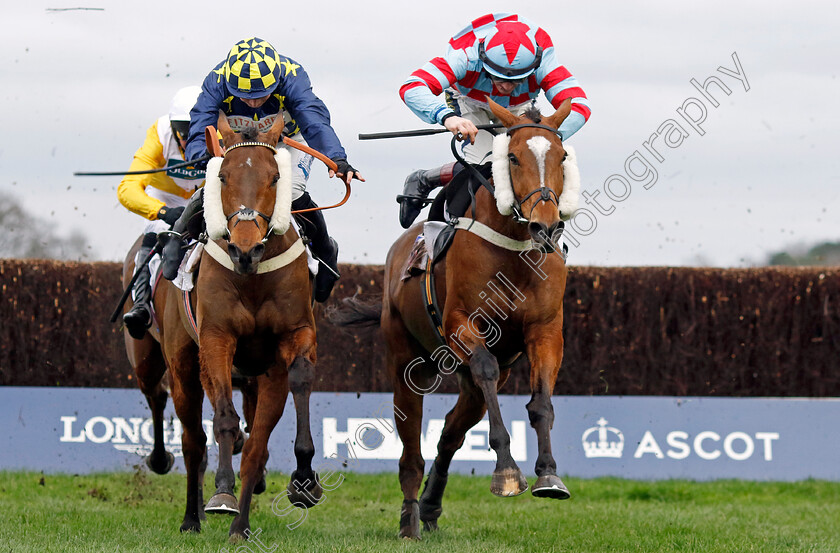 Henry s-Friend-0005 
 HENRY'S FRIEND (left, Ben Jones) beats KILBEG KING (right) in The Sodexo Live! Reynoldstown Novices Chase
Ascot 17 Feb 2024 - Pic Steven Cargill / Racingfotos.com