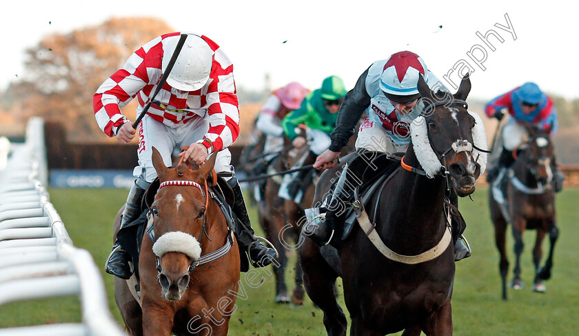 Toviere-0003 
 TOVIERE (left, Leighton Aspell) beats CLONDAW CIAN (right) in The BAM Construct UK Novices Handicap Chase Ascot 25 Nov 2017 - Pic Steven Cargill / Racingfotos.com