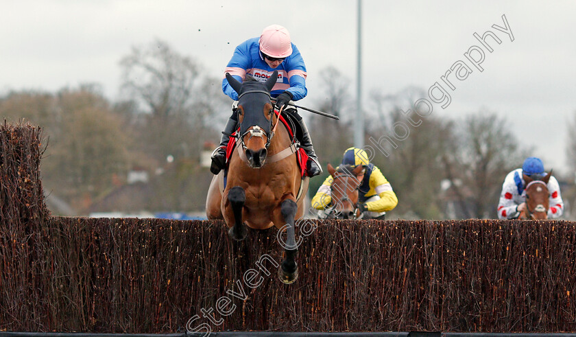 Cyrname-0003 
 CYRNAME (Sean Bowen) wins The 32Red.com Wayward Lad Novices Chase Kempton 27 Dec 2017 - Pic Steven Cargill / Racingfotos.com