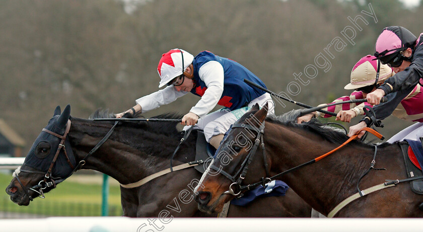 Luna-Magic-0006 
 LUNA MAGIC (left, Simon Pearce) beats LIVING LEADER (right) in The Play Starburst Slot At sunbets.co.uk/vegas Handicap Div2 Lingfield 30 Dec 2017 - Pic Steven Cargill / Racingfotos.com