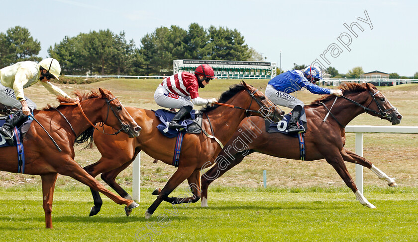 The-City s-Phantom-0005 
 THE CITY'S PHANTOM (centre, Hollie Doyle) beats NASWAARY (right) and MY POEM (left) in The Sky Sports Racing HD Virgin 535 Maiden Handicap
Yarmouth 15 Jul 2020 - Pic Steven Cargill / Racingfotos.com