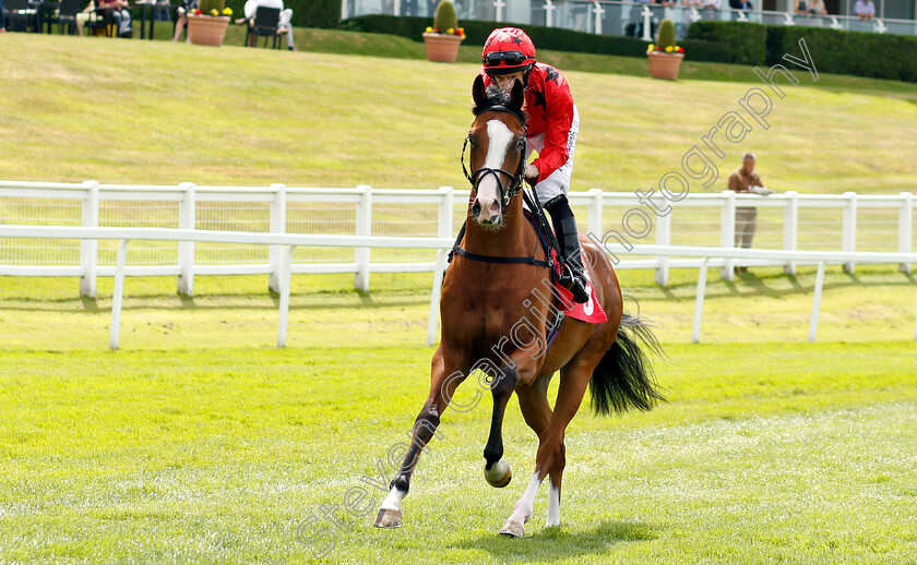 Eagle-Hunter-0001 
 EAGLE HUNTER (Ryan Moore)
Sandown 15 Jun 2018 - Pic Steven Cargill / Racingfotos.com