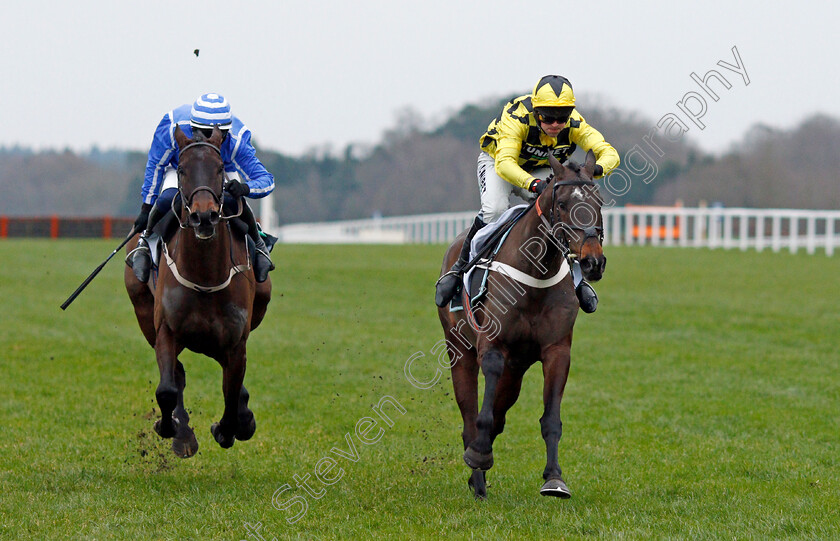 Shishkin-0020 
 SHISHKIN (right, Nico de Boinville) beats ENERGUMENE (left) in The SBK Clarence House Chase
Ascot 22 Jan 2022 - Pic Steven Cargill / Racingfotos.com