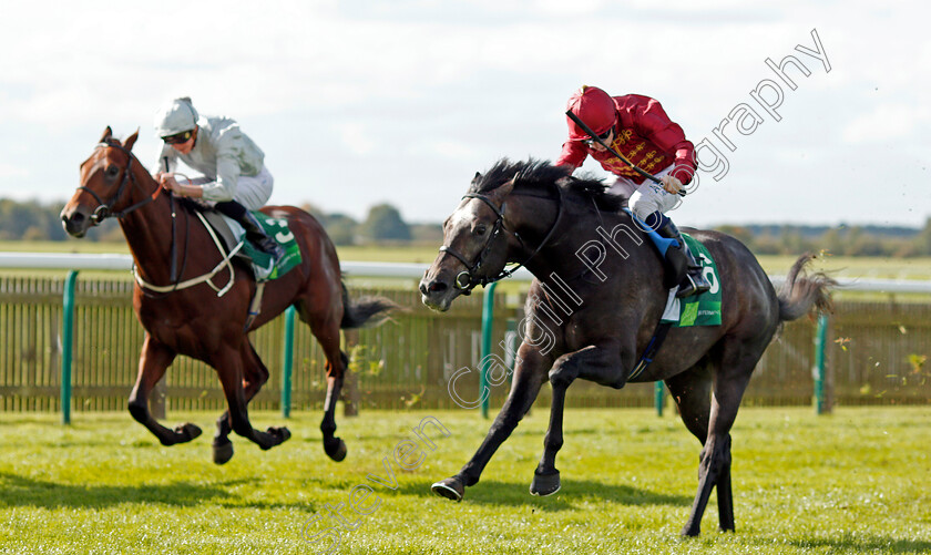 Roaring-Lion-0005 
 ROARING LION (right, Oisin Murphy) wins The Juddmonte Royal Lodge Stakes Newmarket 30 Sep 2017 - Pic Steven Cargill / Racingfotos.com