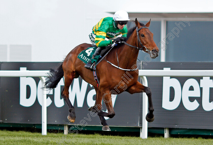 Fakir-D Oudairies-0003 
 FAKIR D'OUDAIRIES (Mark Walsh) wins The Marsh Chase
Aintree 8 Apr 2022 - Pic Steven Cargill / Racingfotos.com