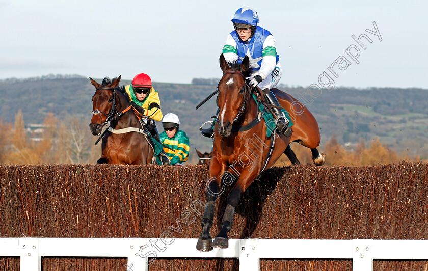 Coo-Star-Sivola-0001 
 COO STAR SIVOLA (Lizzie Kelly) leads FINIAN'S OSCAR (left) Cheltenham 17 Nov 2017 - Pic Steven Cargill / Racingfotos.com