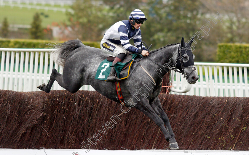 Al-Dancer-0002 
 AL DANCER (Sam Twiston-Davies) wins The squareintheair.com Novices Chase
Cheltenham 25 Oct 2019 - Pic Steven Cargill / Racingfotos.com