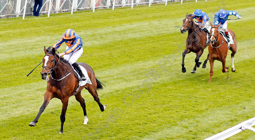 Magic-Wand-0006 
 MAGIC WAND (Ryan Moore) wins The Arkle Finance Cheshire Oaks Stakes Chester 9 May 2018 - Pic Steven Cargill / Racingfotos.com