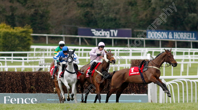 Harper s-Brook-0005 
 loose horse jumps across winner HARPER'S BROOK (pink, Ben Jones) and SACRE COEUR (blue, Tristan Durrell) at the 3rd last in The Virgin Bet Every Saturday Money Back Handicap Chase
Sandown 3 Feb 2024 - Pic Steven Cargill / Racingfotos.com