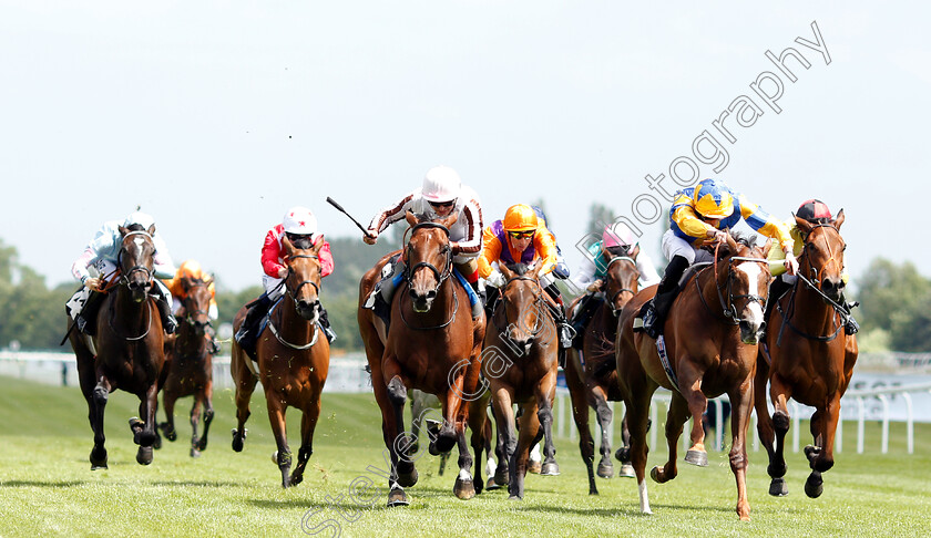 Feline-Groovy-0001 
 FELINE GROOVY (right, James Doyle) beats MOJIKA (centre) in The Crossland British EBF Confined Fillies Novice Stakes Div1 
Newbury 14 Jun 2018 - Pic Steven Cargill / Racingfotos.com