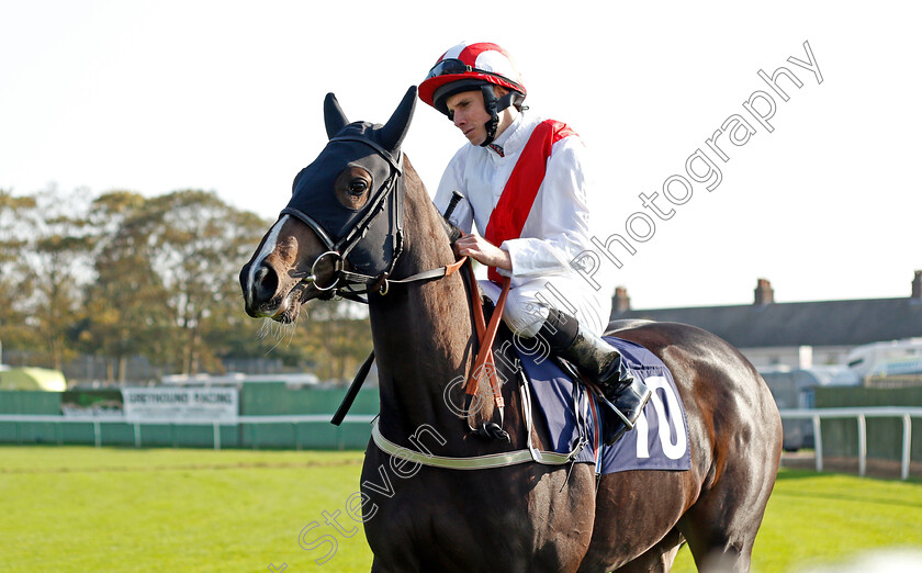 Next-Chapter 
 NEXT CHAPTER (Ryan Moore)
Yarmouth 19 Oct 2021 - Pic Steven Cargill / Racingfotos.com