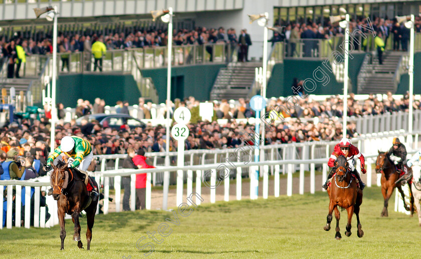 Easysland-0001 
 EASYSLAND (Jonathan Plouganou) beats TIGER ROLL (right) in The Glenfarclas Cross Country Chase
Cheltenham 11 Mar 2020 - Pic Steven Cargill / Racingfotos.com