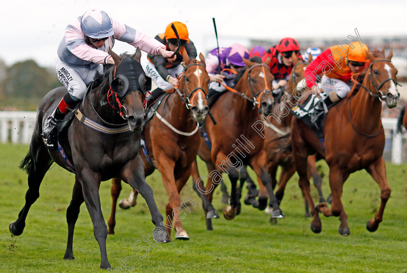 Erissimus-Maximus-0004 
 ERISSIMUS MAXIMUS (left, Lewis Edmunds) wins The Mcgee Lighthouse Club Handicap Ascot 7 Oct 2017 - Pic Steven Cargill / Racingfotos.com